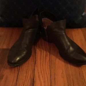 Seychelles ankle bootie